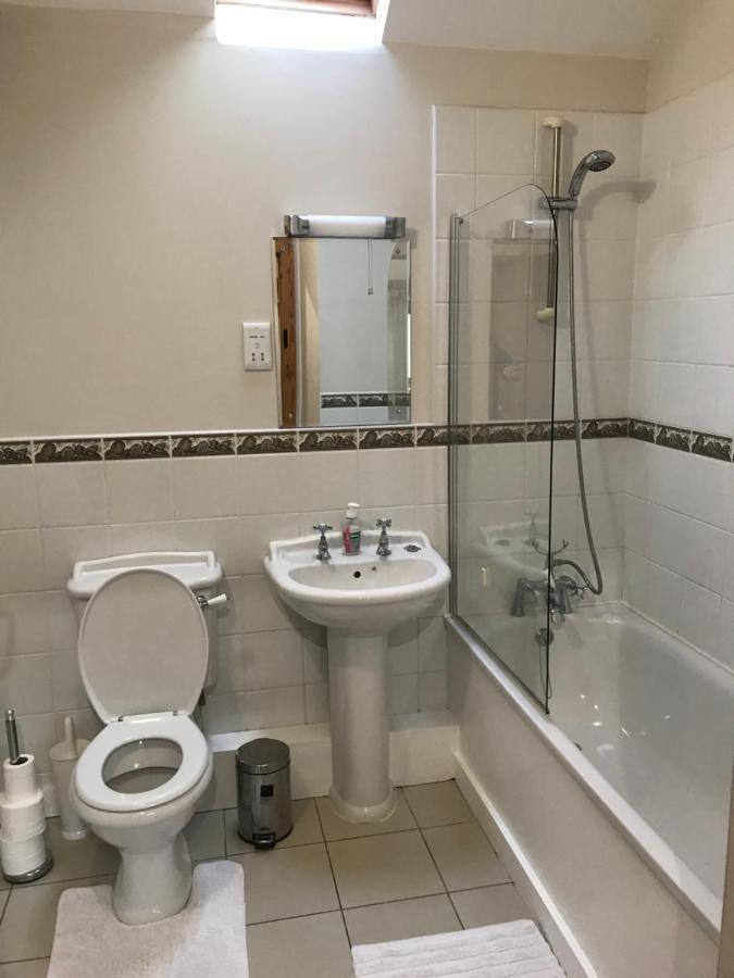 شقة The Old Coach House Penpergwm المظهر الخارجي الصورة
